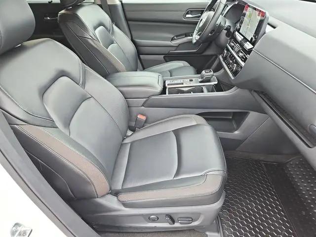 2024 Nissan Pathfinder SL FWD