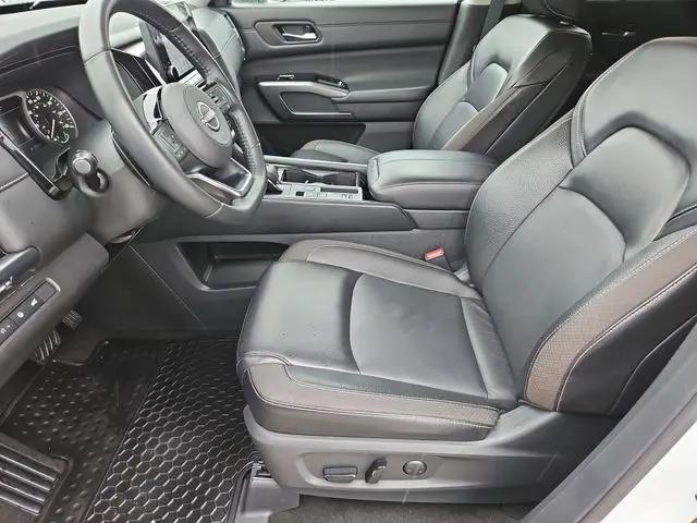 2024 Nissan Pathfinder SL FWD
