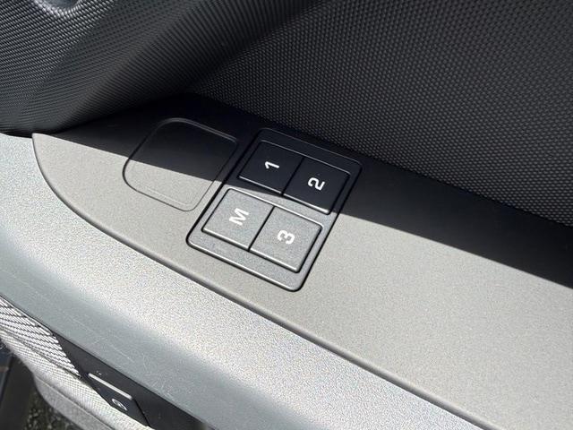 2023 Land Rover Defender 110 X-Dynamic SE