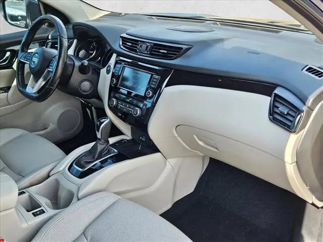 2021 Nissan Rogue Sport SL FWD Xtronic CVT