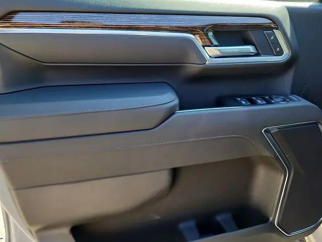 2026 GMC Sierra 2500HD Double Cab, Standard Bed, SLE, RWD