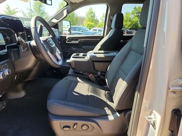 2026 GMC Sierra 2500HD Double Cab, Standard Bed, SLE, RWD