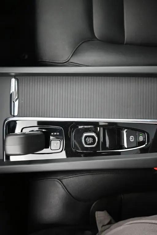 2024 Volvo S60 B5 Core Dark Theme