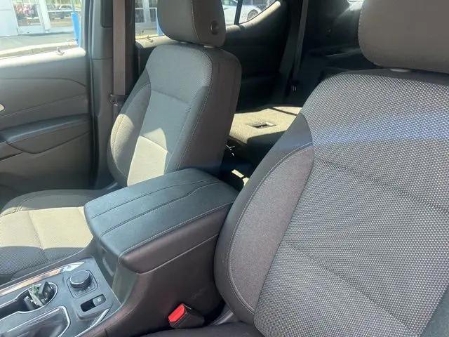 2023 Chevrolet Traverse FWD LT Cloth