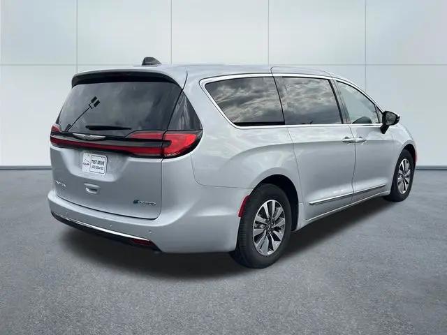 2023 Chrysler Pacifica Hybrid Limited