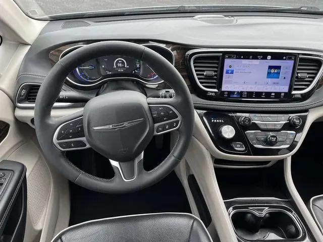 2023 Chrysler Pacifica Hybrid Limited