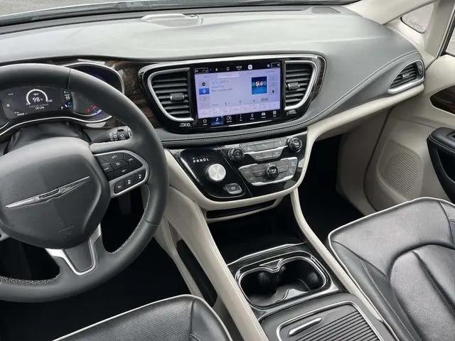 2023 Chrysler Pacifica Hybrid Limited