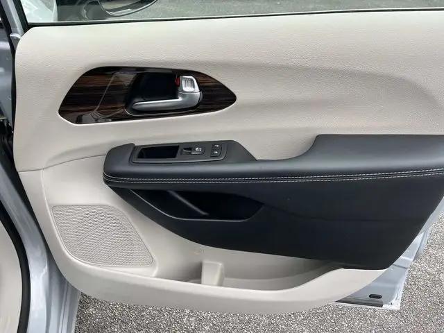 2023 Chrysler Pacifica Hybrid Limited