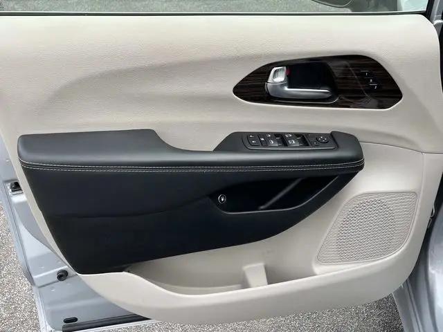 2023 Chrysler Pacifica Hybrid Limited