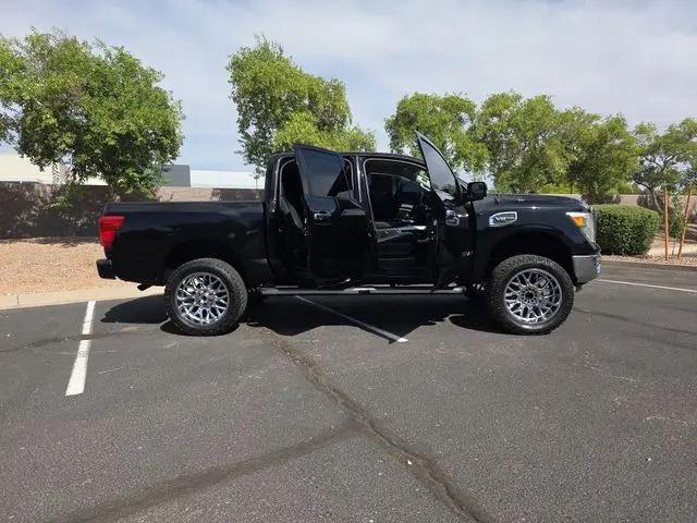 2017 Nissan Titan SV