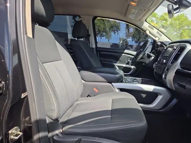 2017 Nissan Titan SV