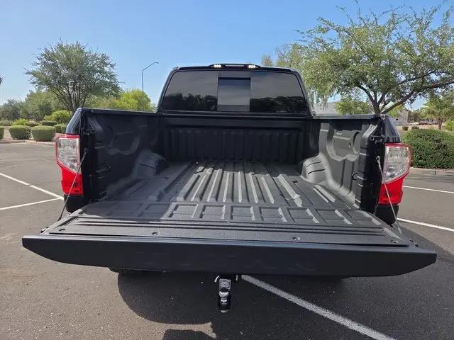 2017 Nissan Titan SV