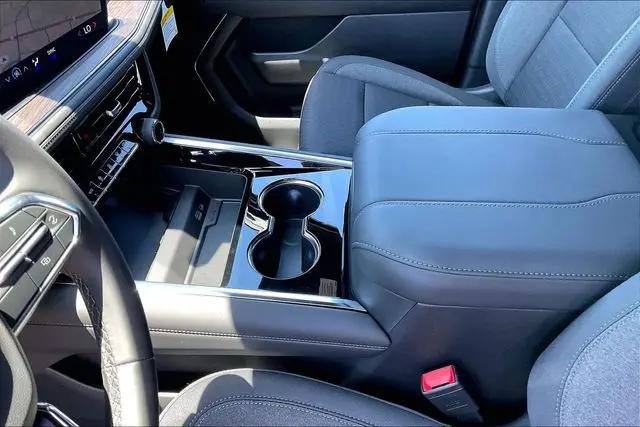 2026 Chevrolet Suburban LS, 4WD