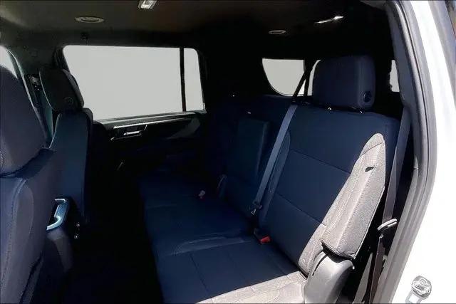 2026 Chevrolet Suburban LS, 4WD