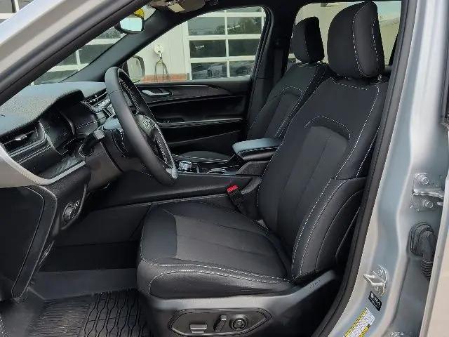 2024 Jeep Grand Cherokee L Laredo X 4x4