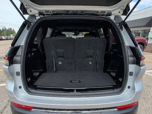 2024 Jeep Grand Cherokee L Laredo X 4x4
