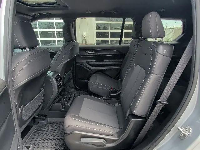 2024 Jeep Grand Cherokee L Laredo X 4x4