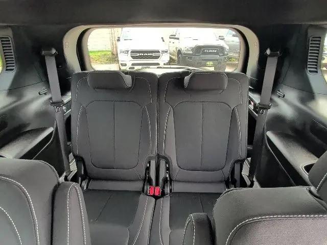 2024 Jeep Grand Cherokee L Laredo X 4x4