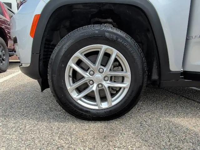 2024 Jeep Grand Cherokee L Laredo X 4x4