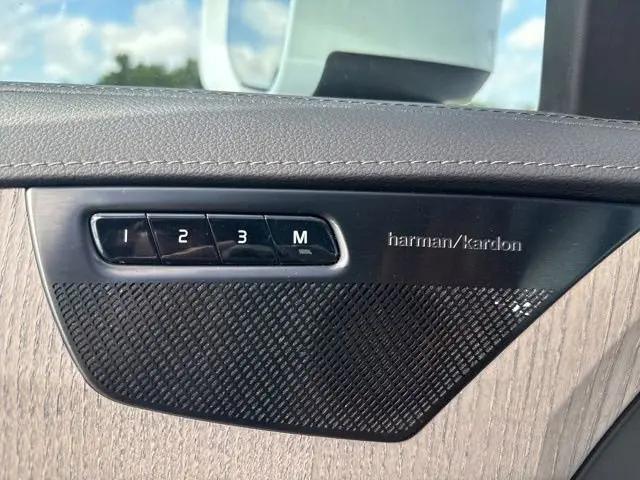 2024 Volvo XC90 Recharge T8 Ultimate Bright Theme 7-Seater