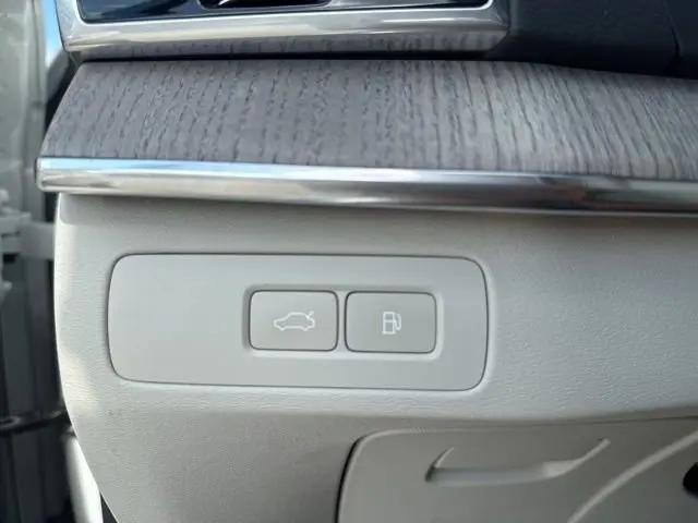2024 Volvo XC90 Recharge T8 Ultimate Bright Theme 7-Seater