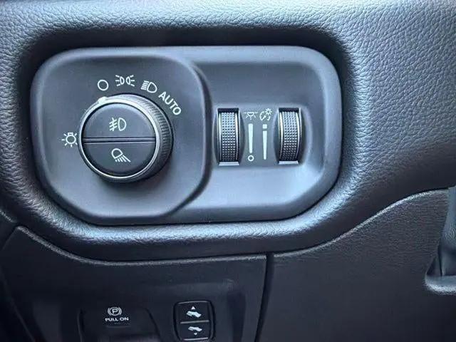 2026 Ram 1500 Big Horn Crew Cab 4x4 64 Box