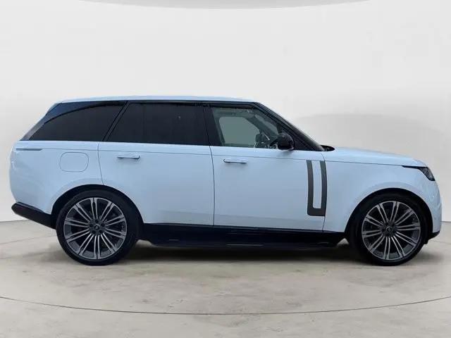 2025 Land Rover Range Rover P530 SE