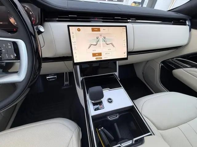 2025 Land Rover Range Rover P530 SE