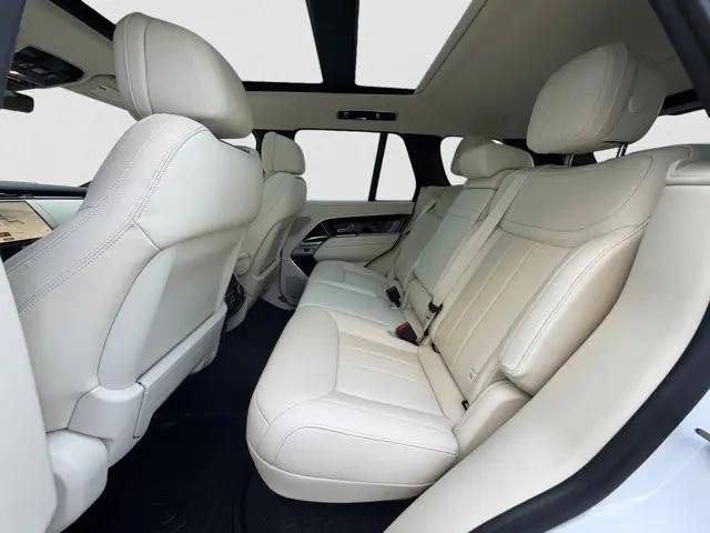 2025 Land Rover Range Rover P530 SE