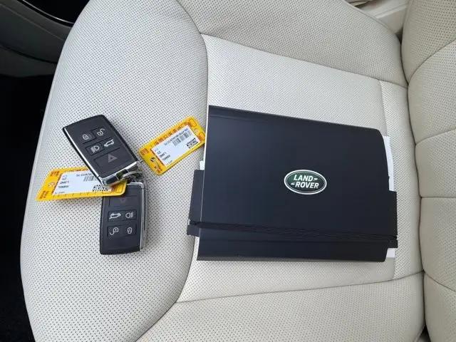 2025 Land Rover Range Rover P530 SE