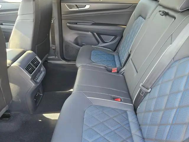 2026 Volkswagen Atlas Cross Sport SEL Premium R-Line