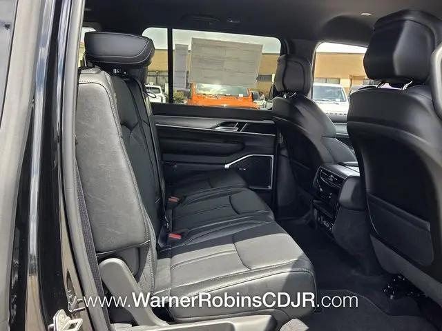 2026 Jeep Grand Wagoneer 4x2