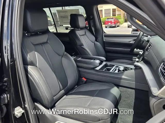 2026 Jeep Grand Wagoneer 4x2