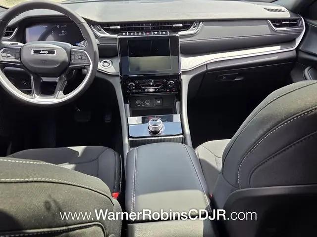 2026 Jeep Grand Cherokee Altitude 4x2