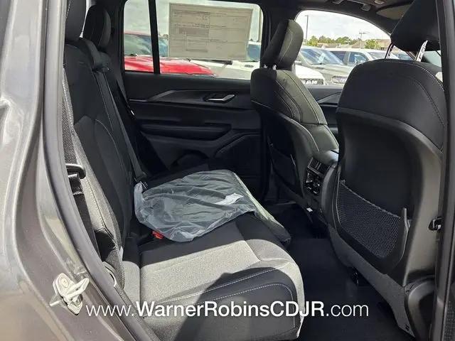 2026 Jeep Grand Cherokee Altitude 4x2