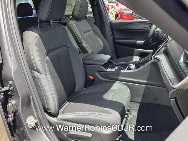 2026 Jeep Grand Cherokee Altitude 4x2