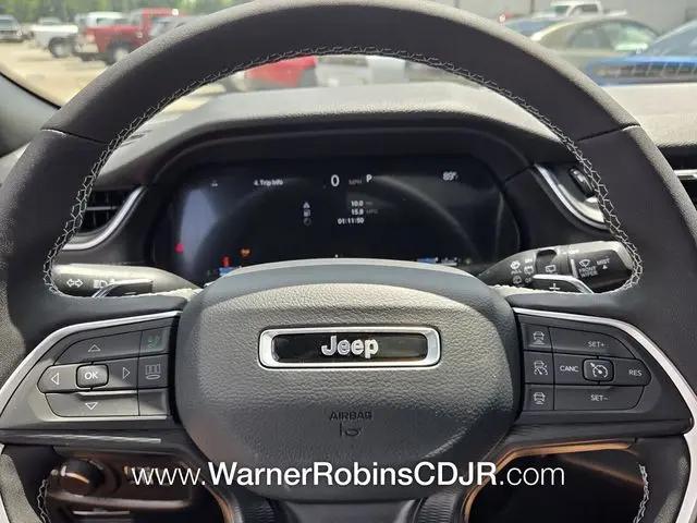 2026 Jeep Grand Cherokee Altitude 4x2
