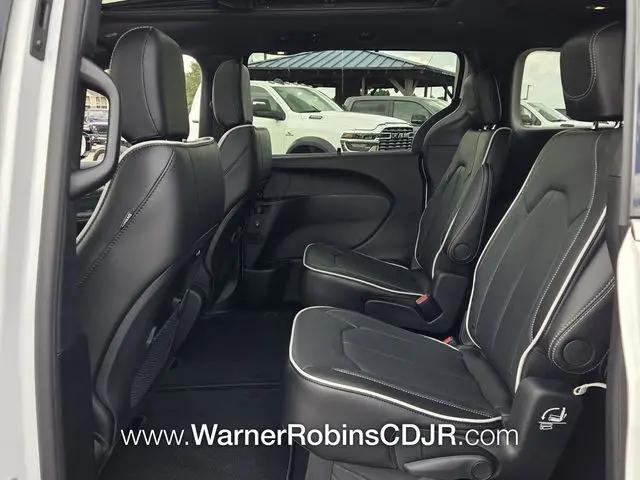 2027 Chrysler Pacifica Limited