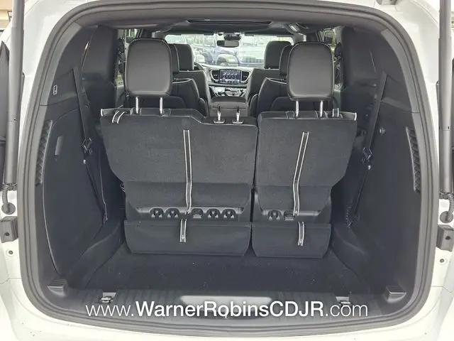 2027 Chrysler Pacifica Limited