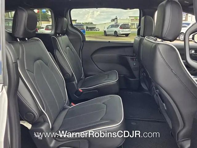 2027 Chrysler Pacifica Limited