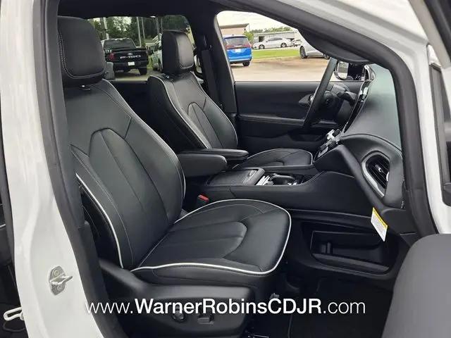 2027 Chrysler Pacifica Limited
