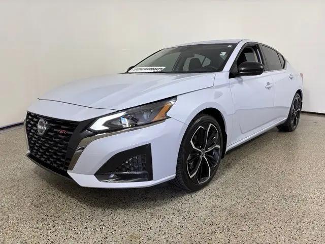 2025 Nissan Altima SR FWD