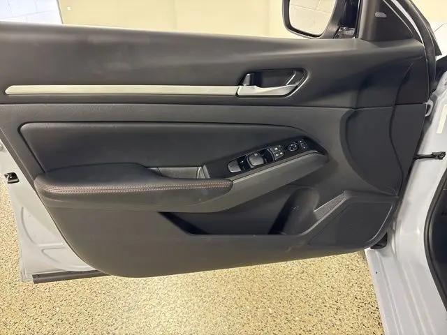2025 Nissan Altima SR FWD