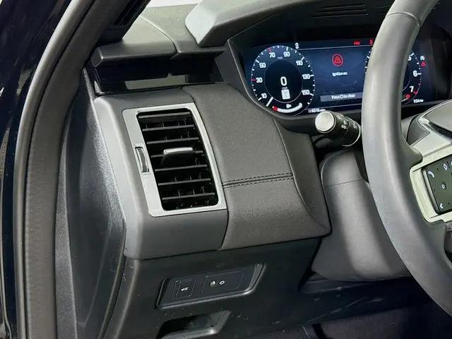 2025 Land Rover Discovery P300 S