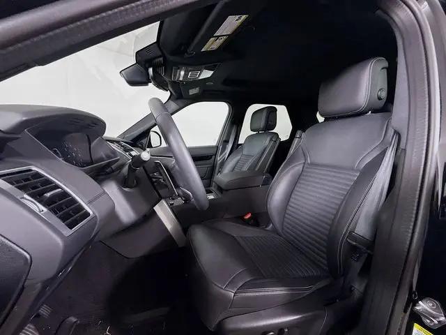 2025 Land Rover Discovery P300 S