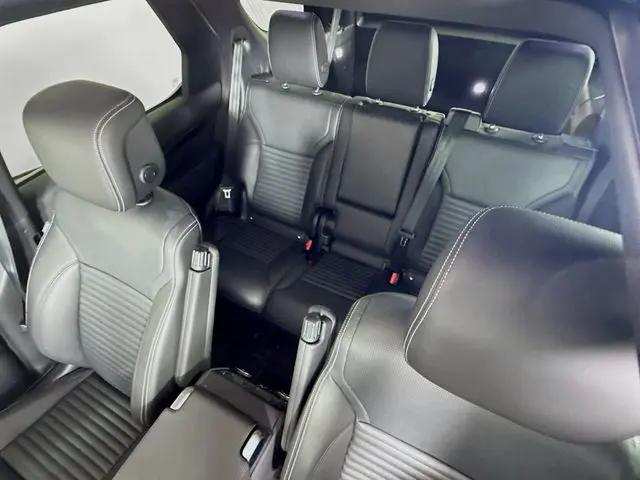 2025 Land Rover Discovery P300 S
