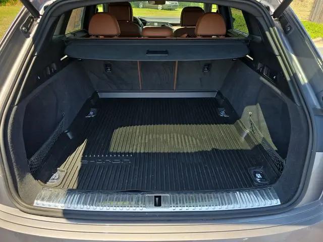 2019 Audi e-tron Premium Plus