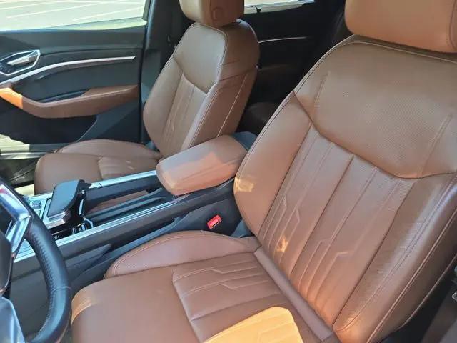 2019 Audi e-tron Premium Plus