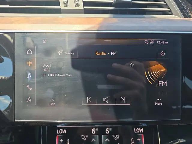 2019 Audi e-tron Premium Plus