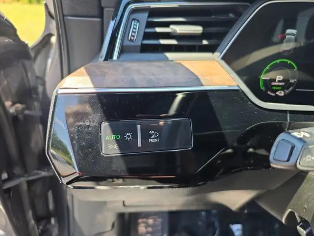 2019 Audi e-tron Premium Plus